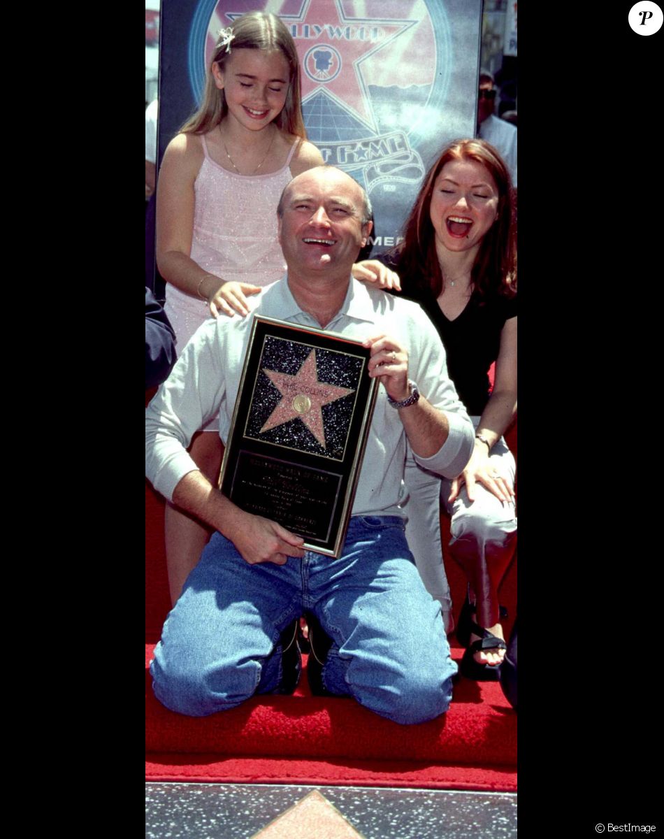 Phil Collins et ses deux filles Lily et Joely lors de l'inauguration de l'étoile de Phil Collins sur Hollywood Boulevard
