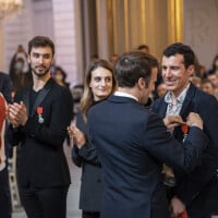 Quentin Fillon Maillet à l'Élysée avec sa montagne de médailles : les champions olympiques honorés par le couple Macron