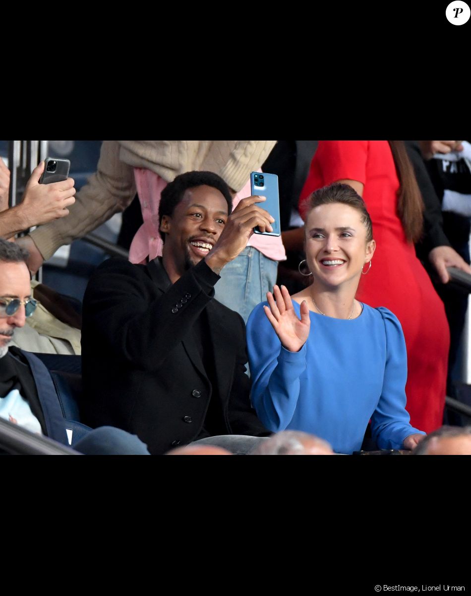 Gaël Monfils et sa femme Elina Svitolin - People en tribunes du match de football en ligue 1 Uber Eats : Le PSG (Paris Saint-Germain) remporte la victoire 2-1 contre Lyon au Parc des Princes à Paris le 19 septembre 2021. Lionel Urman/Panoramic/Bestimage