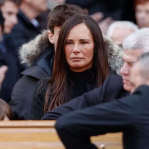 Nathalie Marquay-Pernaut - Sorties des obsèques de Jean-Pierre Pernaut en la Basilique Sainte-Clotilde à Paris.© Aurelien Morissard/Panoramic/Bestimage 