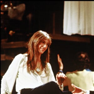 Archives - Jane Birkin et Serge Gainsbourg sur le plateau de l'émission de TF1 "Numéro 1 à Michel Sardou" en 1975.