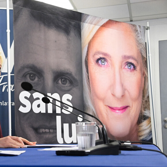 La candidate à l'élection présidentielle 2022 du parti "Rassemblement National", Marine Le Pen, a présenté le chiffrage de son programme lors d'une conférence de presse à Paris. Le 23 mars 2022 © Federico Pestellini / Panoramic / Bestimage