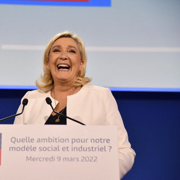 Exclusif - Marine Le Pen - Prise de parole des candidats à l'élection présidentielle 2022 organisée par l'UIMM à la Mutualité à Paris le 9 mars 2022.  © Pierre Perusseau / Bestimage