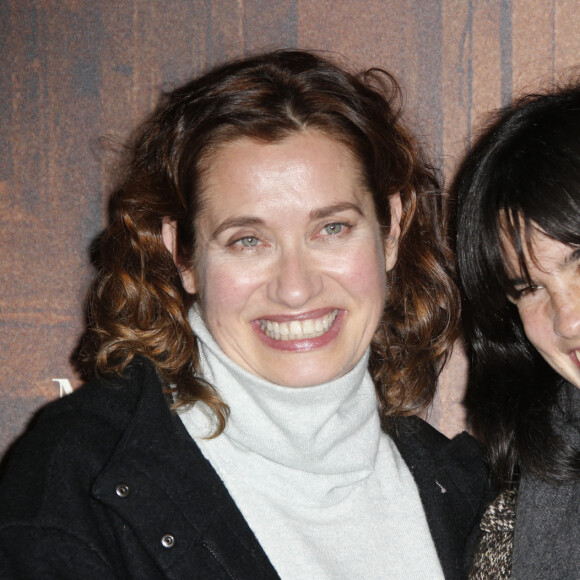 Emmanuelle Devos, Suzanne Lindon à la première du film "La Main de Dieu" à La Cinémathèque Française à Paris, le 7 décembre 2021. © Christophe Aubert via Bestimage