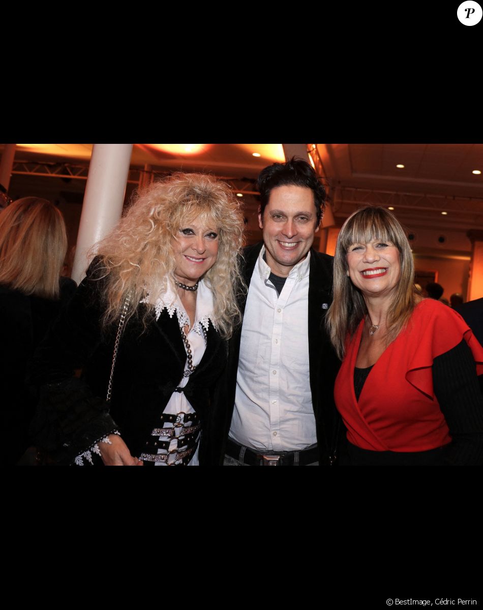 Sloane, Annie Gautrat dite "Stone" et son fils Baptiste Charden - L'association Citéstars fête son 23e anniversaire à la salle Wagram, Paris le 28 novembre 2021. © Cédric Perrin/Bestimage