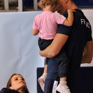 Laure Manaudou, Frederick Bousquet et leur fille Manon - Laure Manaudou s'est offert sa première medaille internationale depuis quatre ans en remportant l'argent sur le 100 m dos à l'Euro-2012 en petit bassin. Chartres, le 23 novembre 2012 