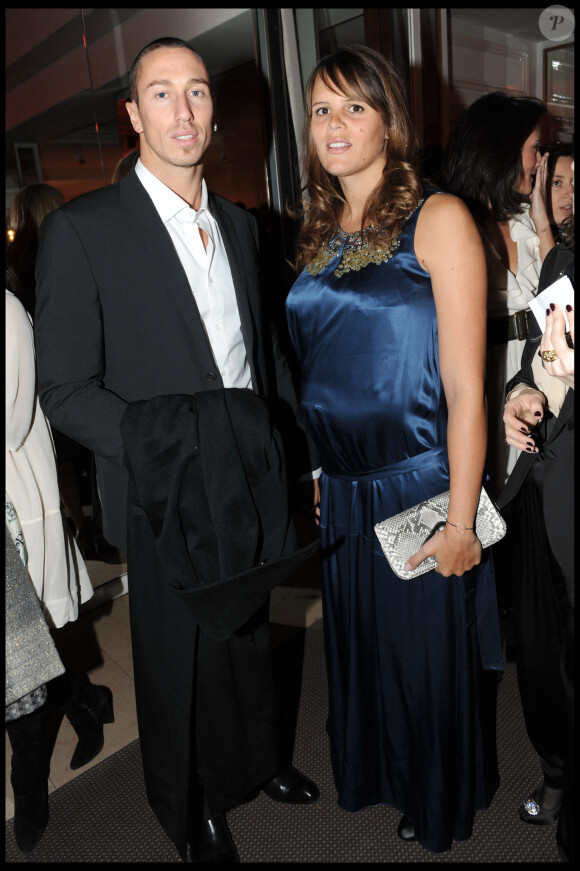 Frédérick Bousquet et Laure Manaudou lors du dîner de gala de la mode contre le Sida au Pavillon d'Armenonville en 2010.