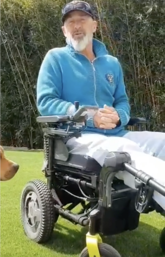 Vincent Lagaf' se retrouve en fauteuil roulant après son accident en trial - Instagram