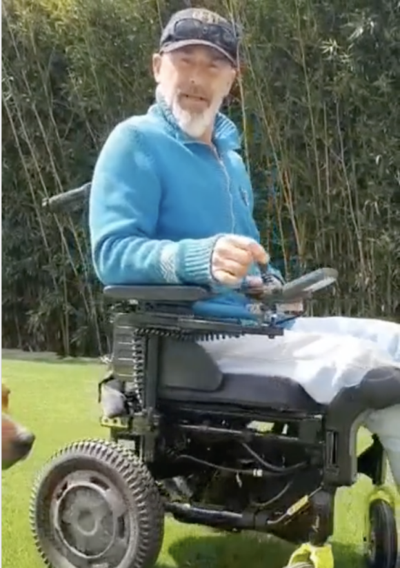 Vincent Lagaf' se retrouve en fauteuil roulant après son accident en trial - Instagram