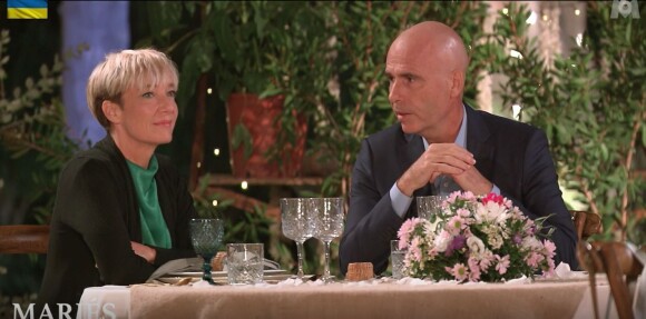 Pascal de Sutter et Estelle Dossin réagissent au comportement de Caroline, dans l'épisode de "Mariés au premier regard 2022" du 4 avril, sur M6