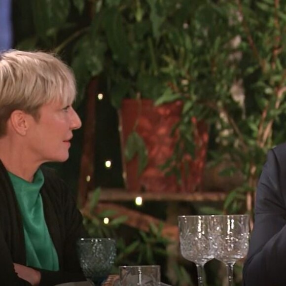 Pascal de Sutter et Estelle Dossin réagissent au comportement de Caroline, dans l'épisode de "Mariés au premier regard 2022" du 4 avril, sur M6