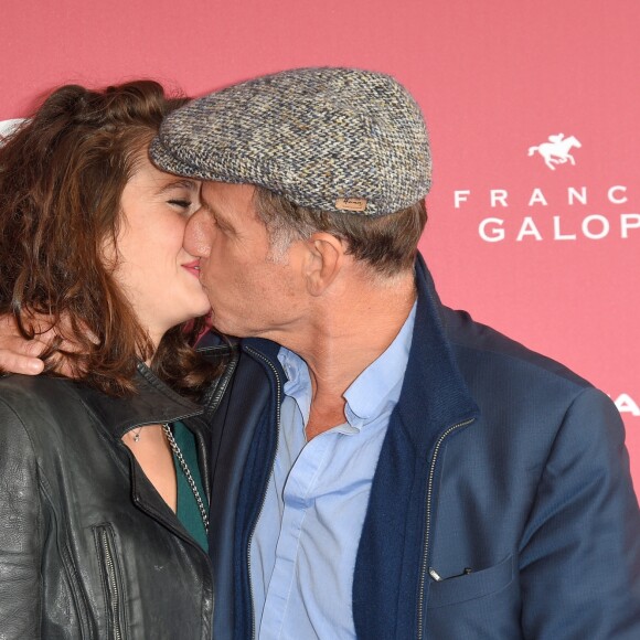 Charles Berling et sa compagne Pauline Cheviller - 96ème Qatar Prix de l'Arc de Triomphe à l'Hippodrome de Chantilly le 1er octobre 2017. © Coadic Guirec/Bestimage