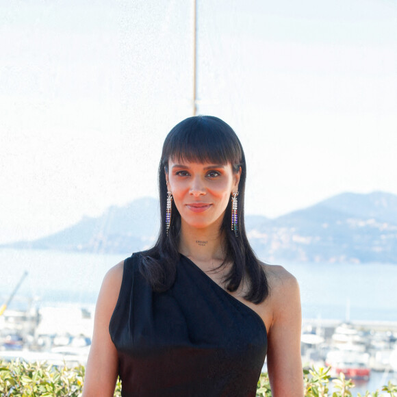 Shy'm (Tamara Marthe) au photocall de la série "Cannes confidential" lors de la 5ème saison du festival International des Séries "Canneseries" à Cannes le 5 avril 2022. © Denis Guignebourg / Bestimage 