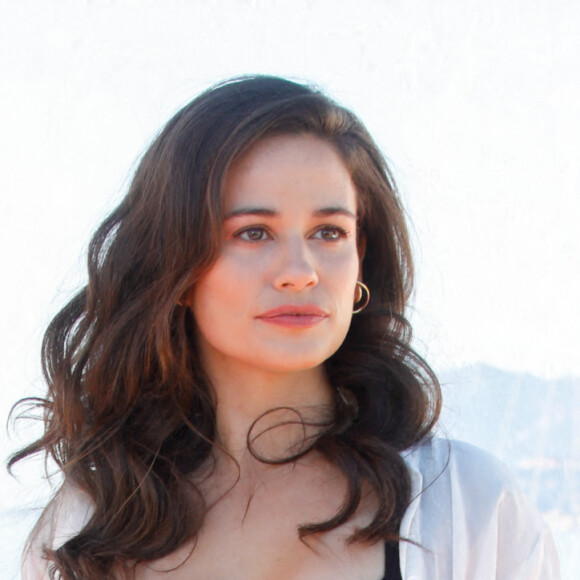 Lucie Lucas au photocall de la série "Cannes confidential" lors de la 5ème saison du festival International des Séries "Canneseries" à Cannes le 5 avril 2022. © Denis Guignebourg / Bestimage 