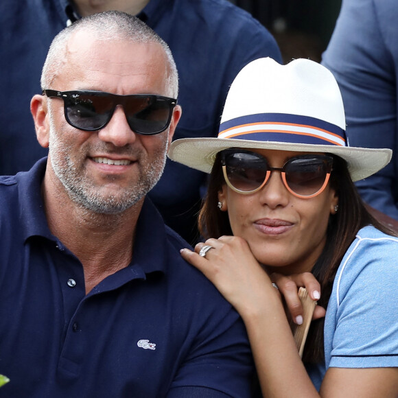 Amel Bent et son mari Patrick Antonelli dans les tribunes des internationaux de tennis de Roland Garros à Paris. © Dominique Jacovides - Cyril Moreau/Bestimage 