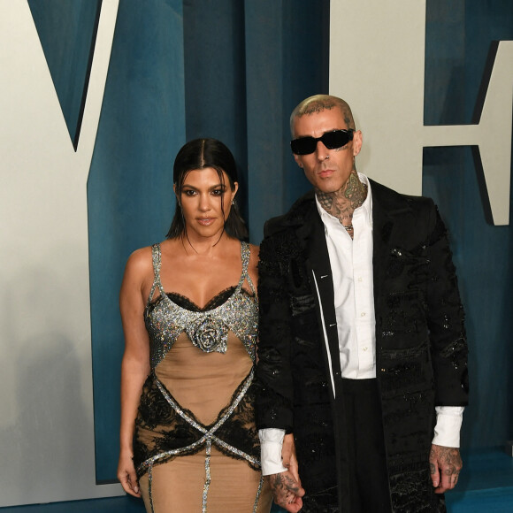 Kourtney Kardashian et son fiancé Travis Barker au photocall de la soirée "Vanity Fair" lors de la 94ème édition de la cérémonie des Oscars au Wallis Annenberg Center for the Performing Arts dans le quartier de Beverly Hills, à Los Angeles, Californie, Etats-Unis, le 27 mars 2022. © imageSPACE/Zuma Press/Bestimage 