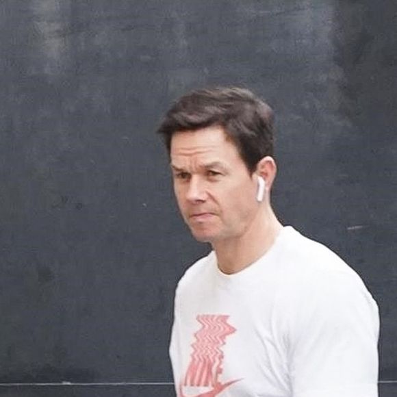 Mark Wahlberg à la sortie de l'émission Jimmy Kimmel Live dans le quartier de Hollywood à Los Angeles, le 27 février 2020