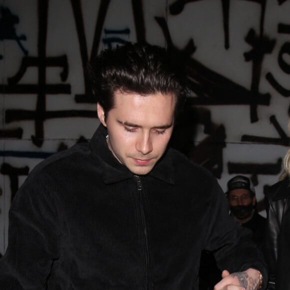 Brooklyn Beckham et sa fiancée Nicola Peltz arrivent au restaurant Craig à West Hollywood le 15 février 2022.