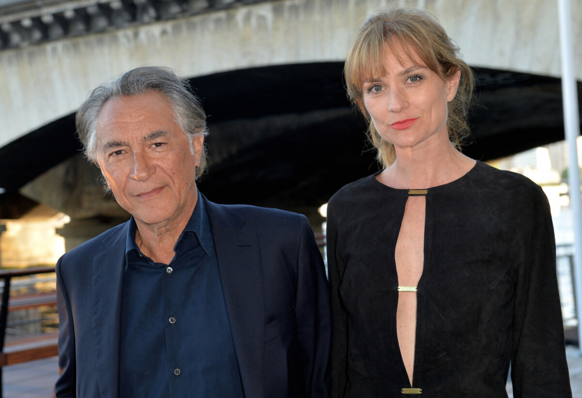 Une connerie mais..." : La femme de Richard Berry ne regrette pas vraiment sa gifle à Coline... - Purepeople