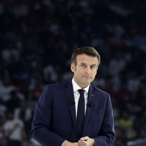 Le président de la République française et candidat du parti centriste La République en marche (LREM) à la réélection, Emmanuel Macron a effectué son premier grand meeting de campagne à La Défense Arena à Nanterre, France, le 2 avril 2022.