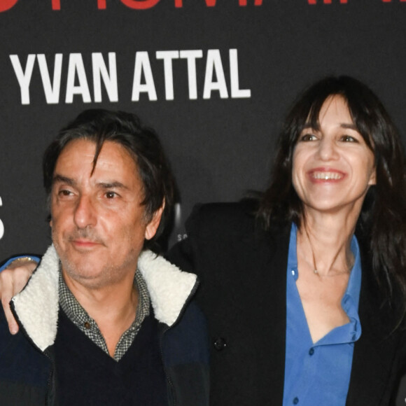 Yvan Attal et sa compagne Charlotte Gainsbourg - Avant-première du film "Les Choses Humaines" au cinéma UGC Normandie à Paris le 23 novembre 2021. © Coadic Guirec/Bestimage 