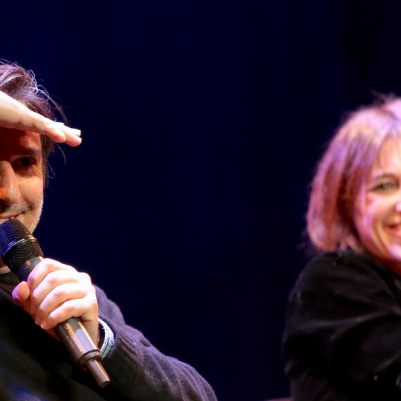 Conversation avec Charlotte Gainsbourg et son compagnon Yvan Attal après la première du film "My dog stupid" lors de la soirée d'ouverture de "The French Cinema Week" à New York, le 12 novembre 2019. 