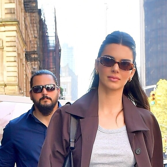 Kendall Jenner retourne à son hôtel à New York le 14 octobre 2021.