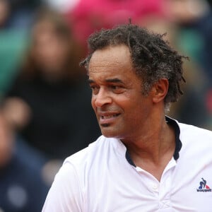 Yannick Noah - Yannick Noah dispute le trophée des légendes devant sa famille lors des internationaux de France de tennis à Roland Garros à Paris le 4 juin 2016. © Moreau - Jacovides / Bestimage 