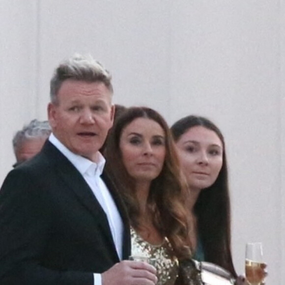 Gordon Ramsay - Les invités lors de la cérémonie de mariage de Brooklyn Beckham et Nicola Peltz à Palm Beach en Floride le 9 avril 2022. 