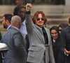 Johnny Depp à la sortie de la Cour royale de justice à Londres le dernier jour du procès en diffamation contre le magazine The Sun Newspaper. Le 28 juillet 2020.
