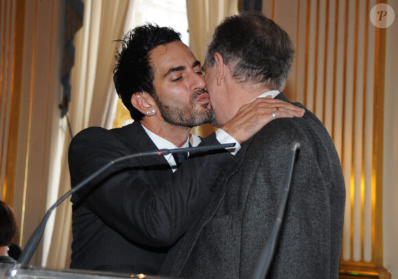 Marc Jacobs a été fait chevalier dans l'ordre des Arts et des Lettres par Frédéric Mitterrand. Le 22 janvier 2010