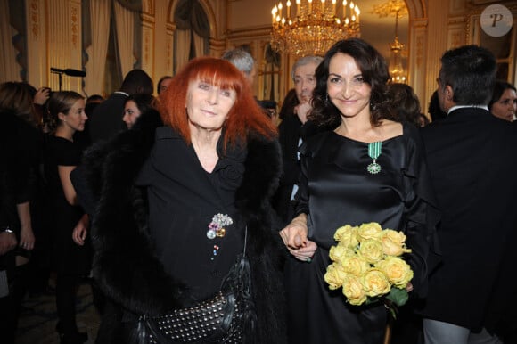 Nathalie Rykiel (ici avec sa mère Sonia), Marc Jacobs ont été faits chevaliers dans l'ordre des Arts et des Lettres par Frédéric Mitterrand. Le 22 janvier 2010