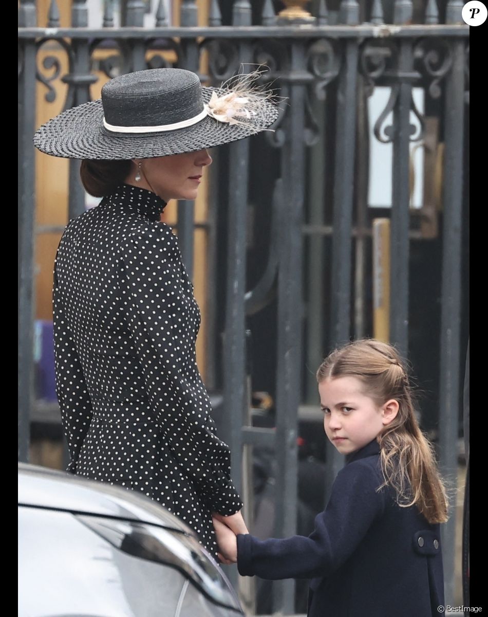 Kate Catherine Middleton, duchesse de Cambridge, et sa fille la princesse Charlotte - Arrivées de la famille royale d'Angleterre au Service d'action de grâce en hommage au prince Philip, duc d'Edimbourg, à l'abbaye de Westminster à Londres. Le 29 mars 2022