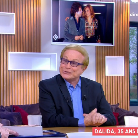 Orlando révèle la promesse qu'il a faite à sa soeur Dalida le jour de sa mort sur le plateau de "C à Vous"