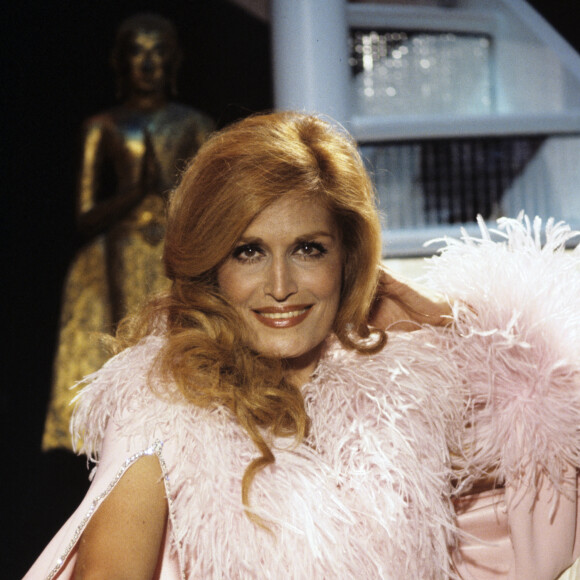 En France, à Paris, Dalida sur le plateau d'une émission le 9 avril 1979.
