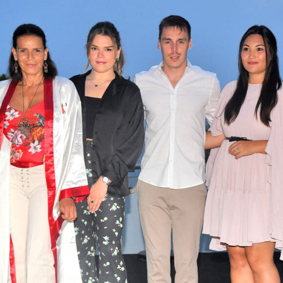 La princesse Stéphanie de Monaco, Camille Gottlieb, Louis Ducruet et sa femme Marie durant la traditionnelle soirée d'été de Fight Aids Monaco au Sporting Club de Monaco, le 24 juillet 2021. Cette année, les artistes de "The Show - A tribute to ABBA" ont répondu présents pour se produire sur la scène de la Salle des Etoiles, au profit de l'association Fight Aids Monaco, fondée en 2004 par la princesse Stéphanie de Monaco. Une soirée qui permet de récolter des fonds pour venir en aide aux malades du SIDA. Monaco, le 24 juillet 2021. © Bruno Bebert/Bestimage