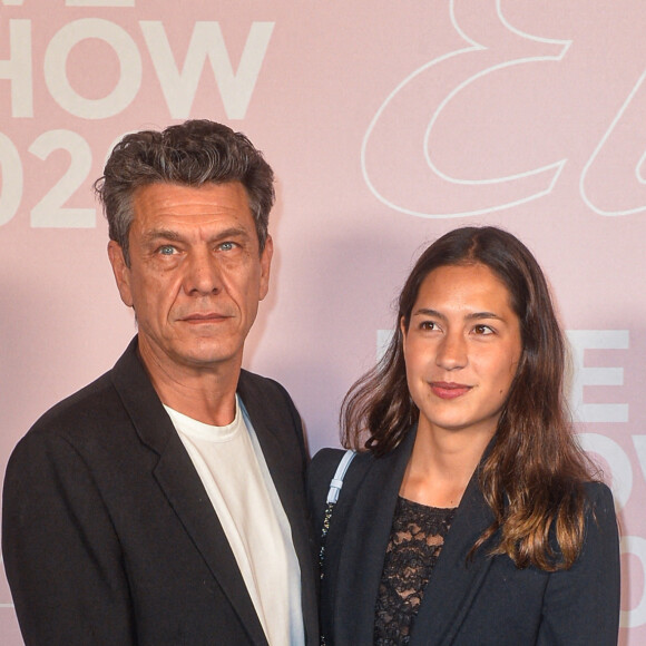 Marc Lavoine et Line Papin - Photocall du défilé Etam Live Show 2020 à Paris le 29 septembre 2020. © Pool Agence Bestimage 