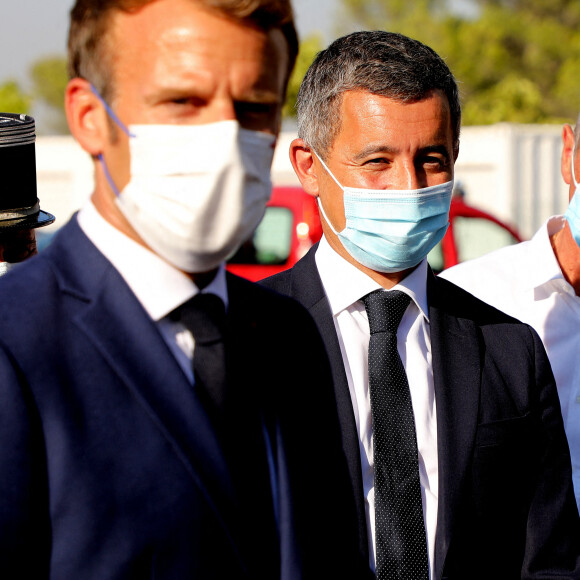 Gérald Darmanin, ministre de l'Intérieur - Le président Emmanuel Macron visite le SDIS (Service départemental d'incendie et de secours) et le siège des pompiers au Luc, près de Saint-Tropez le 17 août 2021. Des milliers de personnes évacuées ont passé une nouvelle nuit dans des structures d'accueil en raison de l'incendie qui ravage encore ce mercredi matin l'arrière-pays de Saint-Tropez