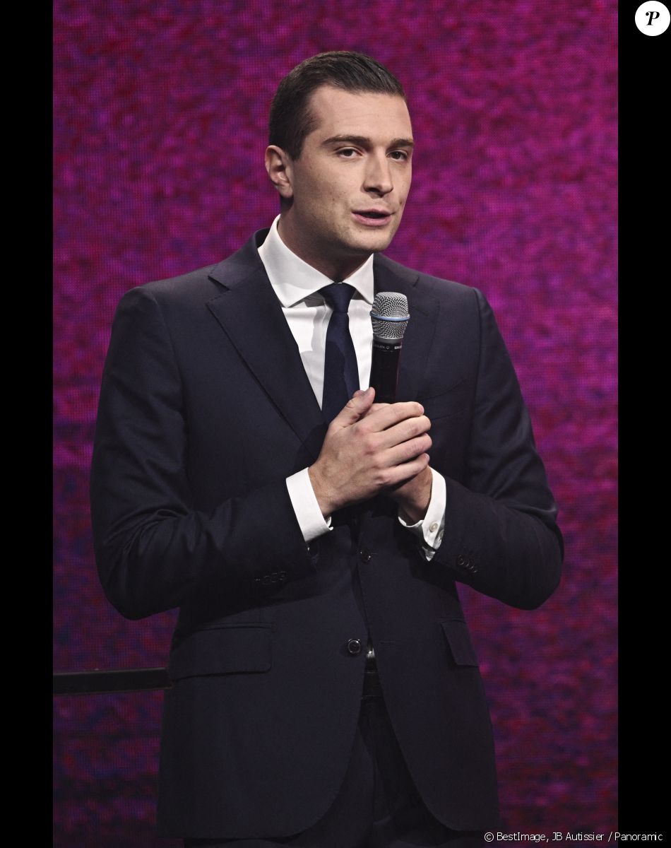 Jordan Bardella - Les candidats à l'élection présidentielle participent au "grand débat des valeurs" organisé par Valeurs actuelles et l'association Les Éveilleurs au parc des expositions à Paris le 22 mars 2022