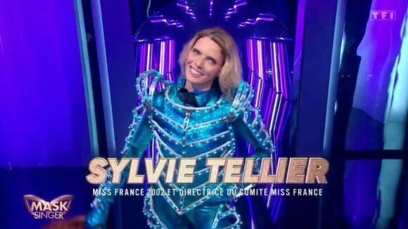 Sylvie Tellier démasquée sous le costume du Caméléon, dans "Mask Singer 2022", sur TF1, le 15 avril