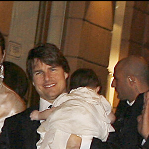 Katie Holmes, Tom Cruise et leur fille Suri avant leur mariage à un diner à Rome au restaurant "Da Nino"