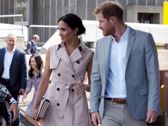 Le prince Harry, duc de Sussex et sa femme Meghan Markle, duchesse de Sussex, arrivent à l'exposition commémorative du centenaire de la naissance de Nelson Mandela au centre Southbank à Londres le 17 juillet 2018