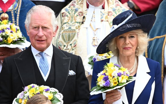 Le prince Charles, prince de Galles, et Camilla Parker Bowles, duchesse de Cornouailles, représentent la reine d’Angleterre en assistant au Royal Maundy Service à la chapelle St George de Windsor, le 14 avril 2022.