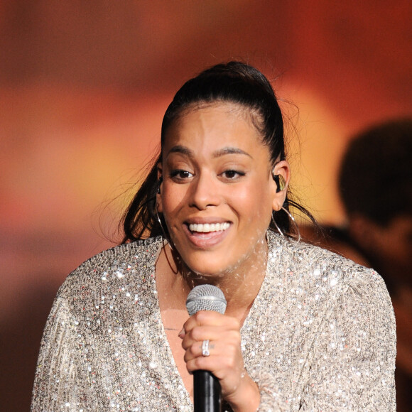 Exclusif - Amel Bent - Enregistrement de l'émission TV "La Chanson Secrète 3", qui sera diffusée le vendredi 1er novembre à 21h00 sur TF1. © Gaffiot-Perusseau / Bestimage 