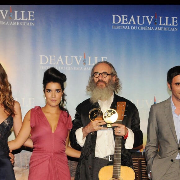 Sabrina Ouazani et le jury - Remise des prix au Festival de Deauville, le 10 septembre 2011