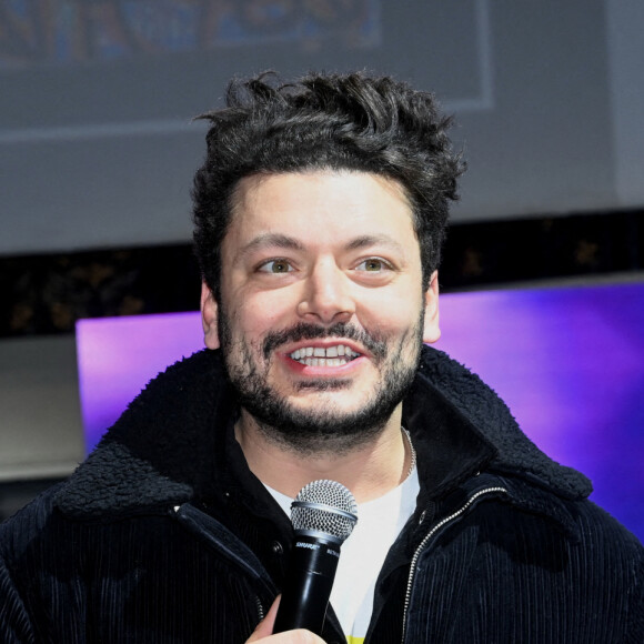 Exclusif - Kev Adams lors de la soirée de gala d'exception pour les 10 ans de l'association "Les Rois du monde" (LRDM) à la salle Wagram à Paris le 14 mars 2022. Les Rois du Monde est une association loi 1901, créée en 2012, elle oeuvre pour les enfants nécessiteux, orphelins et hospitalisés de manière financière, matérielle, culturelle et distrayante. © Rachid Bellak / Bestimage 