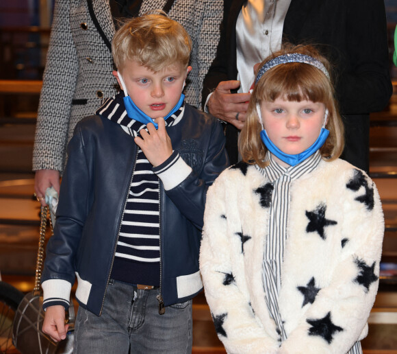 Le prince Jacques de Monaco, marquis des Baux, La princesse Gabriella de Monaco, comtesse de Carladès - La princesse Stéphanie de Monaco assiste, avec ses filles et ses neveux, à la représentation des élèves de l'école du cirque de Kiev au Festival du cirque de Monte-Carlo, le 16 avril 2022. 