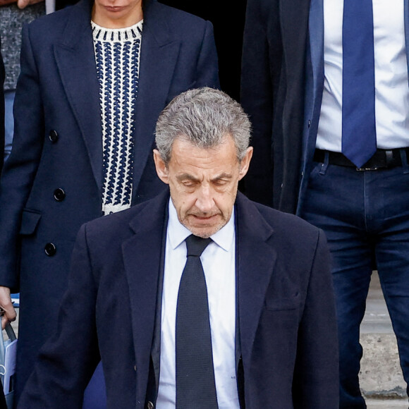 Carla Bruni, Nicolas Sarkozy, Brigitte Macron - Sorties des obsèques de Jean-Pierre Pernaut en la Basilique Sainte-Clotilde à Paris le 9 mars 2022. © Cyril Moreau/Bestimage 