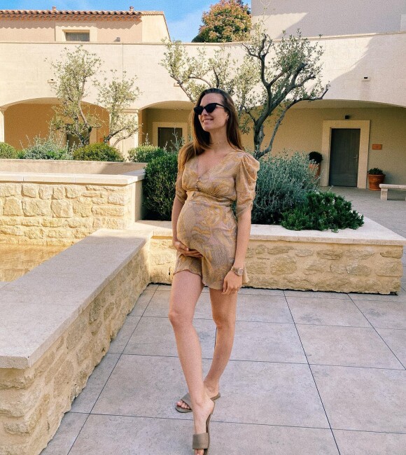 Ilona Smet enceinte, elle poste une première photo depuis la cérémonie de son mariage, le 18 avril 2022, sur Instagram