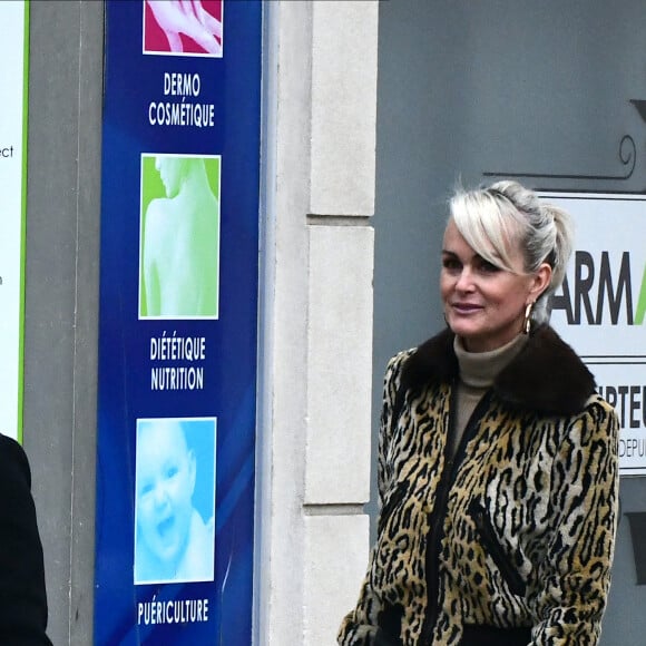 Exclusif - Laeticia Hallyday est allée au studio Guillaume Tell à Suresnes, le studio où Johnny enregistrait, avant d'aller à l'hôtel Costes à Paris le 16 novembre 2021. Sur place, elle a assisté à l'enregistrement du single de la gagnante du concours organisé par Laeticia Hallyday et Warner Music, Agathe Roberts. Cette dernière s'est produite sur la scène de l'Accor Arena lors du concert-hommage à Johnny Hallyday, le 14 septembre 2021.